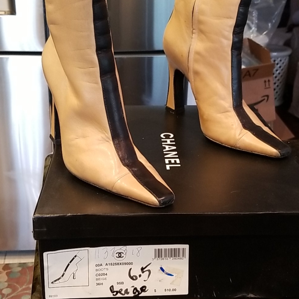 CHANEL BOOTS - Picture 4 of 6